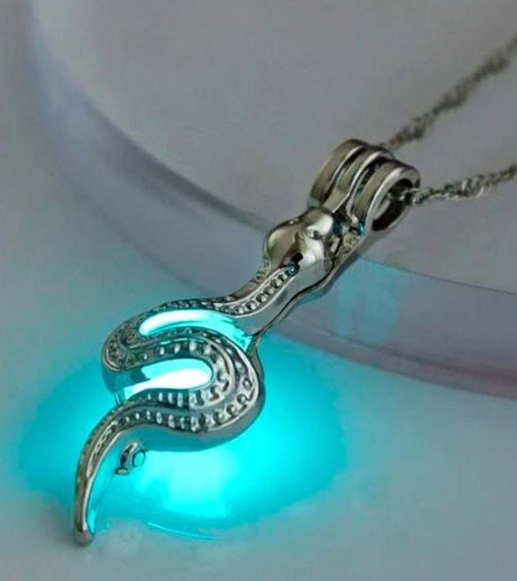 N209 Silver Glow in the Dark Snake Necklace with FREE EARRINGS