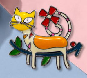 AZ311  Yellow Face Cat Pin