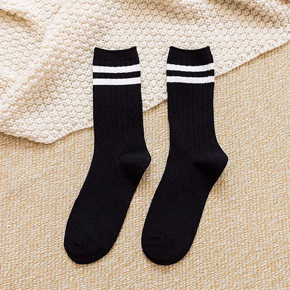 AZ418 Black With White Stripe Socks