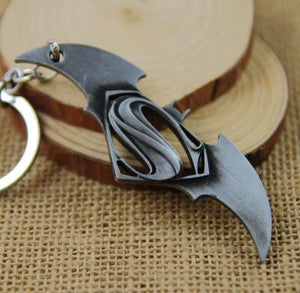 AZ1015 Silver Superman VS Batman Keychain