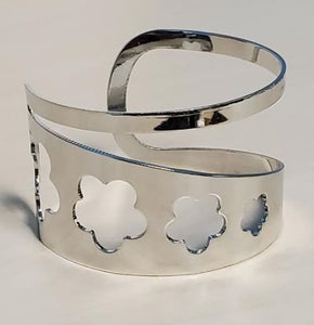 B505 Silver Flower Design Cuff Bracelet - Iris Fashion Jewelry