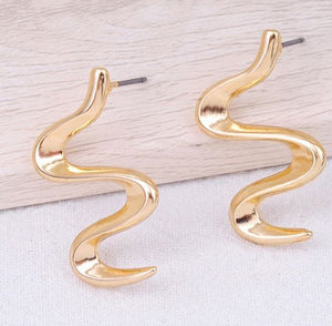 E419 Gold Squiggle Design Earrings - Iris Fashion Jewelry