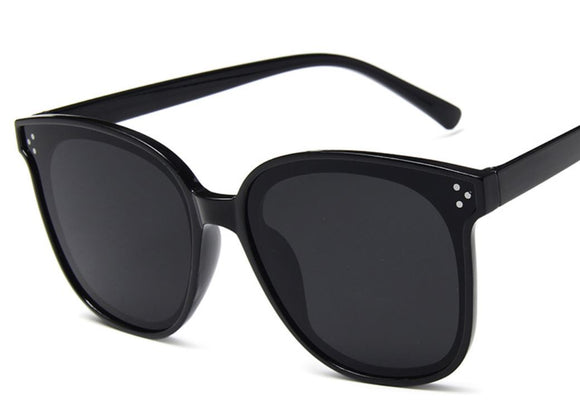 S36 Black Frame Fashion Sunglasses - Iris Fashion Jewelry