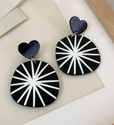 E1755 Acrylic Heart Burst Design Earrings - Iris Fashion Jewelry