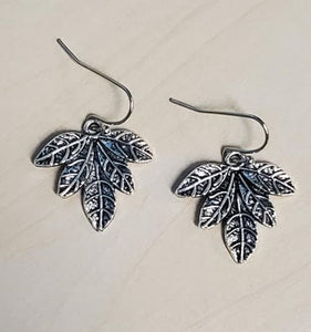 *E1093 Silver Cluster of Leaves Earrings - Iris Fashion Jewelry