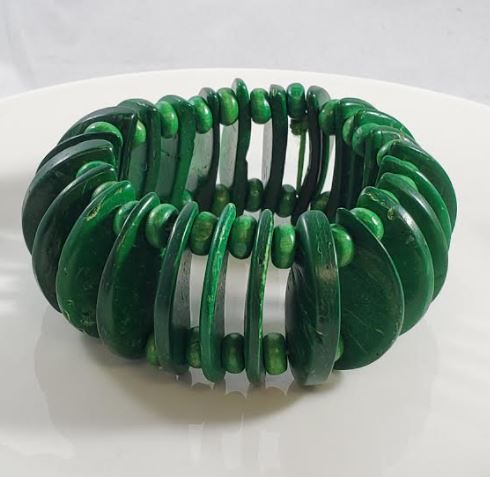 B483 Green Wooden Disk Bead Bracelet - Iris Fashion Jewelry