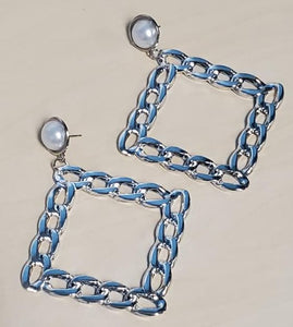 E529 Large Silver Acrylic Chain Link Diamond Shape with Pearl Earrings - Iris Fashion Jewelry