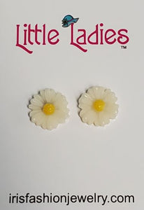 L183 White Daisy Flower Earrings - Iris Fashion Jewelry