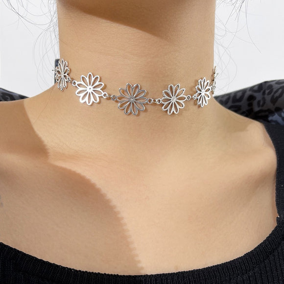 *N235 Silver Daisy Flower Choker Necklace With Free Earrings - Iris Fashion Jewelry