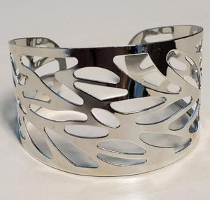 B982 Silver Cuff Bracelet - Iris Fashion Jewelry