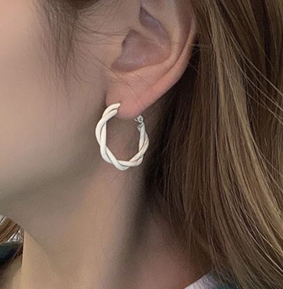 E1573 White Twisted Metal Hoop Earrings - Iris Fashion Jewelry