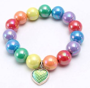 L233 Multi Color Pearlized Beads Iridescent Green Fish Scale Heart Charm Bracelet - Iris Fashion Jewelry