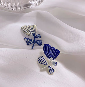 E1592 Blue & White Flower Earrings - Iris Fashion Jewelry