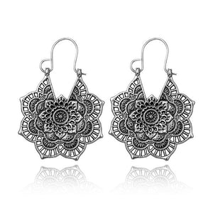 E105 Silver Flower Shape Openwork Earrings - Iris Fashion Jewelry