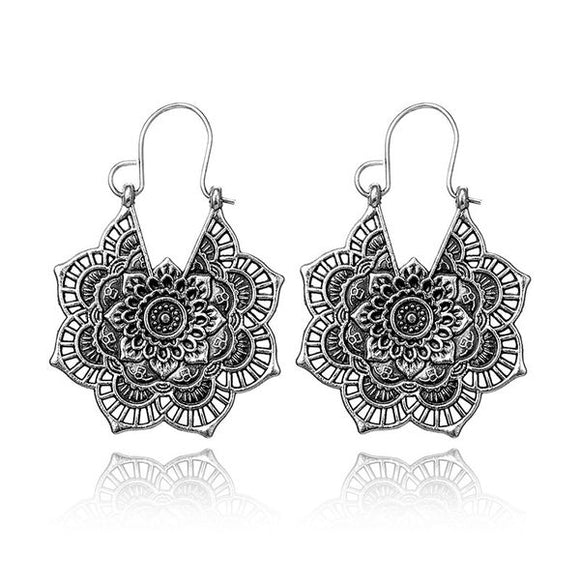 E105 Silver Flower Shape Openwork Earrings - Iris Fashion Jewelry