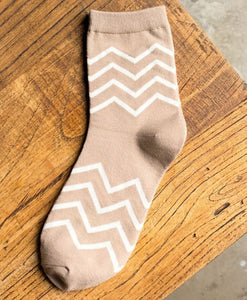 *SF583 Beige Zig Zag Stripes Socks - Iris Fashion Jewelry