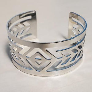 B335 Silver Arrow Design Cuff Bracelet - Iris Fashion Jewelry