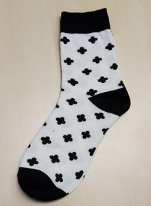 SF1219 Black & White Festive Pattern Socks - Iris Fashion Jewelry