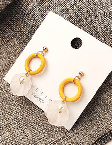 E197 Gold Yellow Wooden Ring with Clam & Pearl Earrings - Iris Fashion Jewelry
