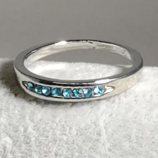 R504 Silver Light Blue Rhinestone Band Ring - Iris Fashion Jewelry