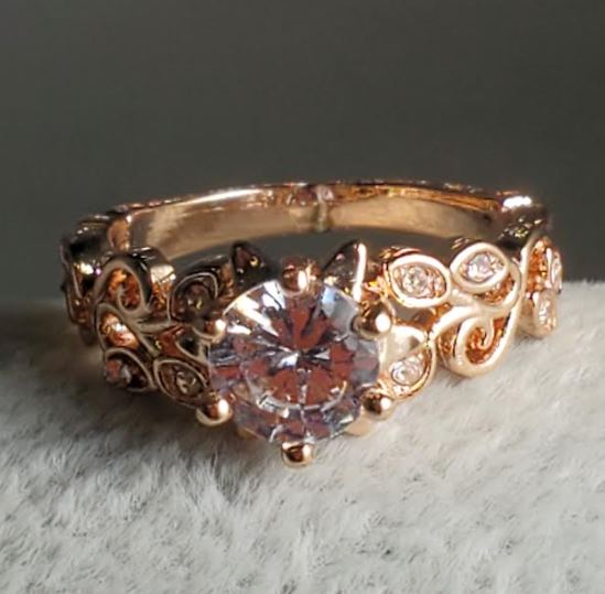 R133 Rose Gold Flower Design Ring - Iris Fashion Jewelry