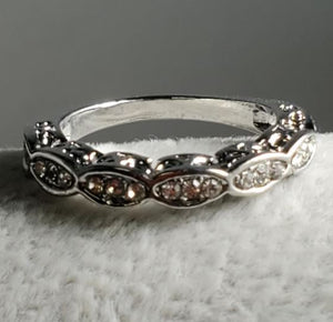 R87 Silver Scalloped Rhinestone Band Ring - Iris Fashion Jewelry