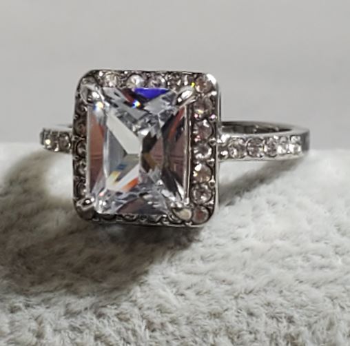 R188 Silver Square Gemstone Rhinestone Ring - Iris Fashion Jewelry