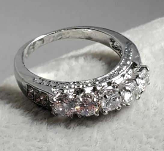 R670 Silver Multi Rhinestone Ring - Iris Fashion Jewelry
