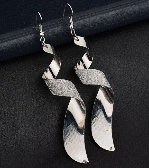 E226 Silver Glitter Metal Twisted Earrings