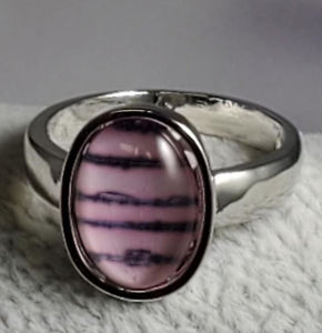 R621 Silver Pink Oval Stipe Design Ring - Iris Fashion Jewelry