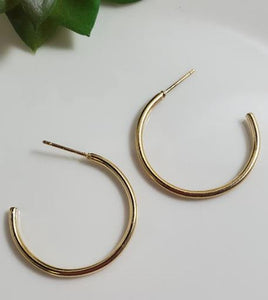 AZ1584 Gold 1 3/16" Hoop Earrings