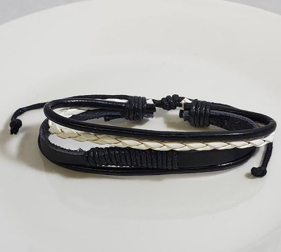AZ529 Black & White Leather Bracelet
