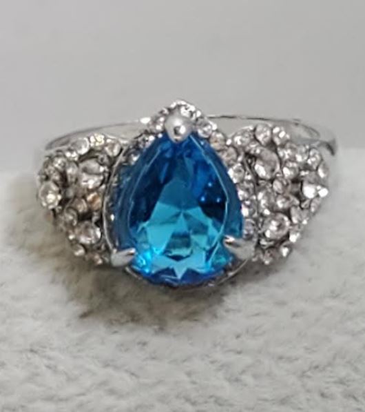 R635 Silver Blue Teardrop Gem Rhinestone Ring - Iris Fashion Jewelry