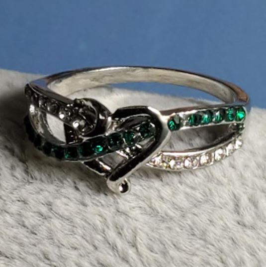 R624 Silver Heart Green Rhinestone Ring - Iris Fashion Jewelry