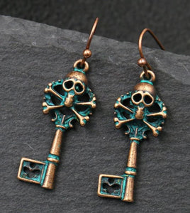 E1178 Bronze Distressed Skull & Crossbones Key Earrings