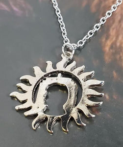 AZ1340 Silver Sun Face Silhouette Necklace with FREE EARRINGS