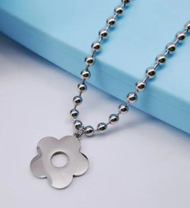 AZ976 Silver Daisy Flower on Beaded Chain Necklace with FREE EARRINGS