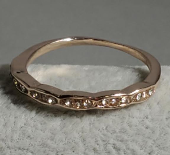 R510 Rose Gold Rhinestone Band Ring - Iris Fashion Jewelry