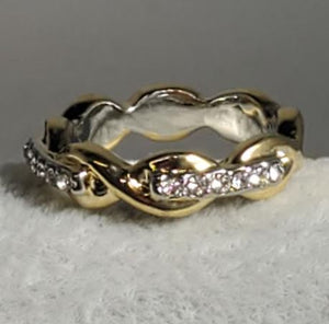 R02 Gold Twisted Band Rhinestone Ring - Iris Fashion Jewelry