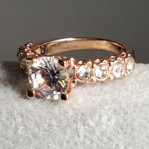 R609 Rose Gold Rhinestone Ring - Iris Fashion Jewelry