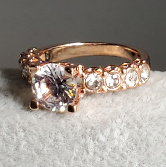 R609 Rose Gold Rhinestone Ring - Iris Fashion Jewelry