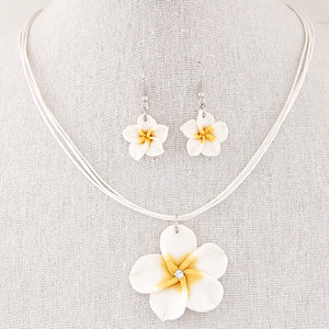 L41 White Flower Necklace & Earring Set - Iris Fashion Jewelry