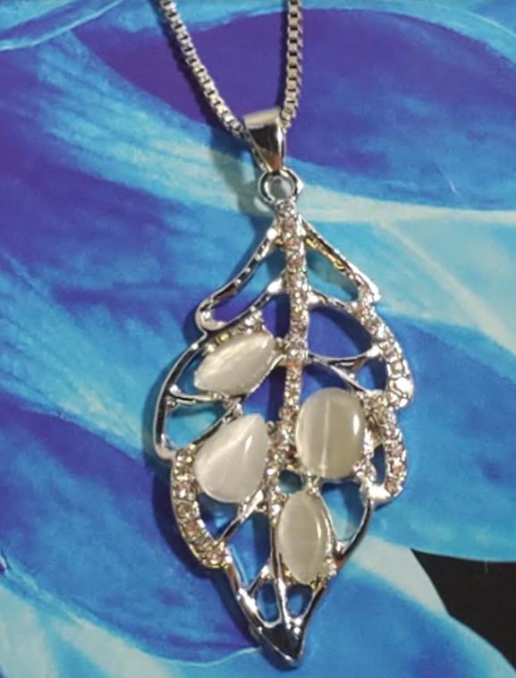 AZ230 Silver Moonstone Leaf Necklace with FREE Earrings