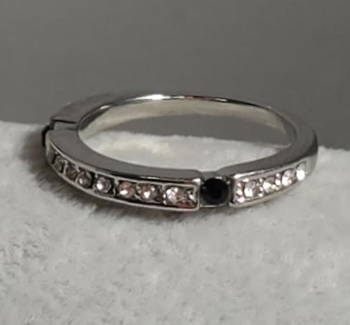 R648 Silver Rhinestone Black Gem Band Ring - Iris Fashion Jewelry