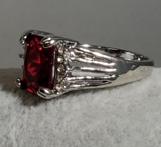 R642 Silver Red Square Gemstone Rhinestone Ring - Iris Fashion Jewelry