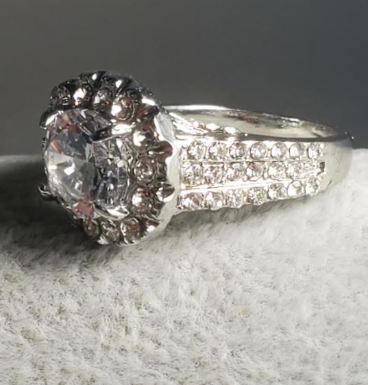 R181 Silver Multi Rhinestone Ring - Iris Fashion Jewelry