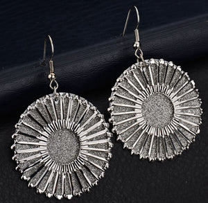 E60 Silver Glitter Metal Circle Earrings