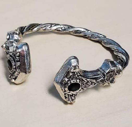 B1119 Silver Twisted Black Gem Cuff Bracelet - Iris Fashion Jewelry