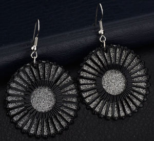 E71 Black Silver Glitter Metal Circle Earrings